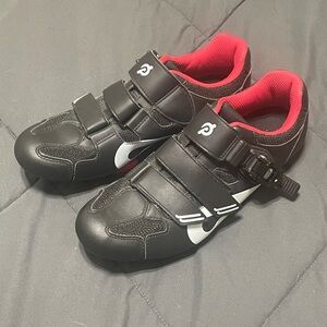 Like new Peloton Cycling Shoes Sz 41 With Clips
